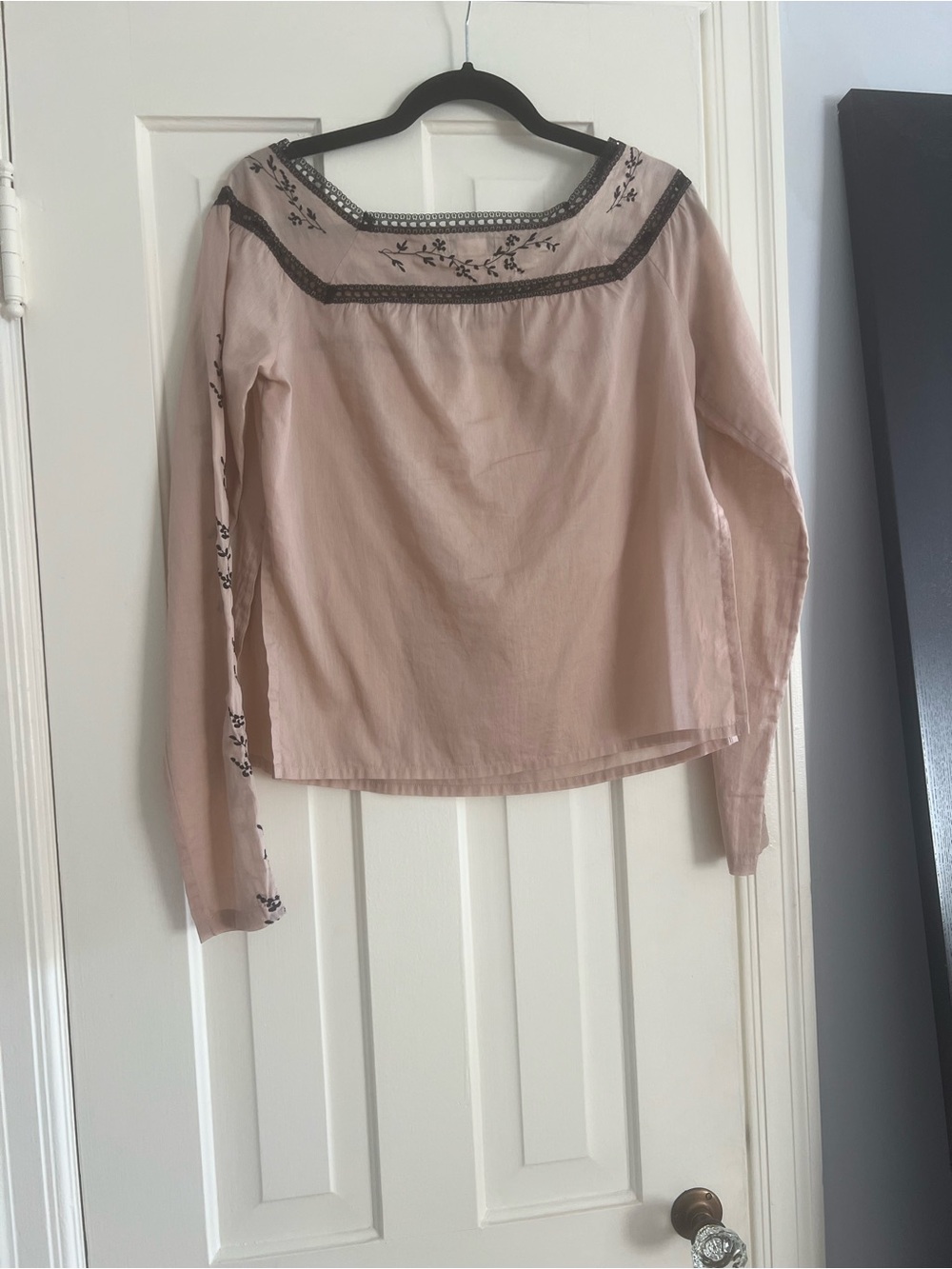 Earl Jeans Light Pink Long-Sleeve Embroidered Peasant Top